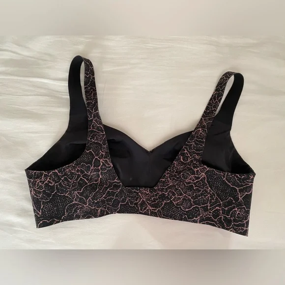 Lululemon bra - 34c - Picture 4 of 4